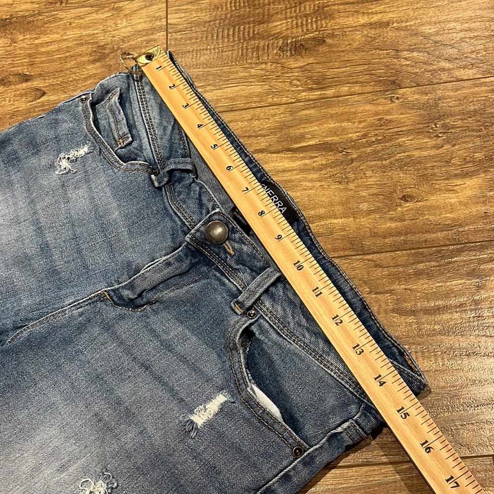 GENERRA denim distressed Jean shorts - Picture 4 of 10